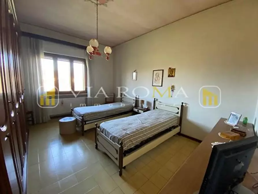 Immagine 8 di Villa in vendita  a Lucca