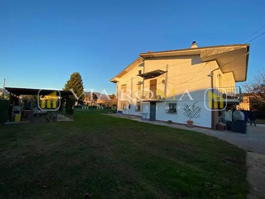 Immagine 38 di Villa in vendita  a Lucca