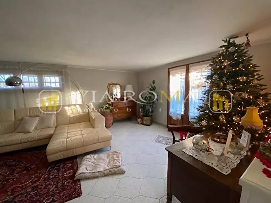 Immagine 24 di Villa in vendita  a Lucca