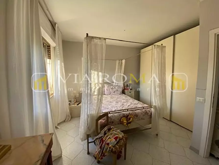 Immagine 18 di Villa in vendita  a Lucca