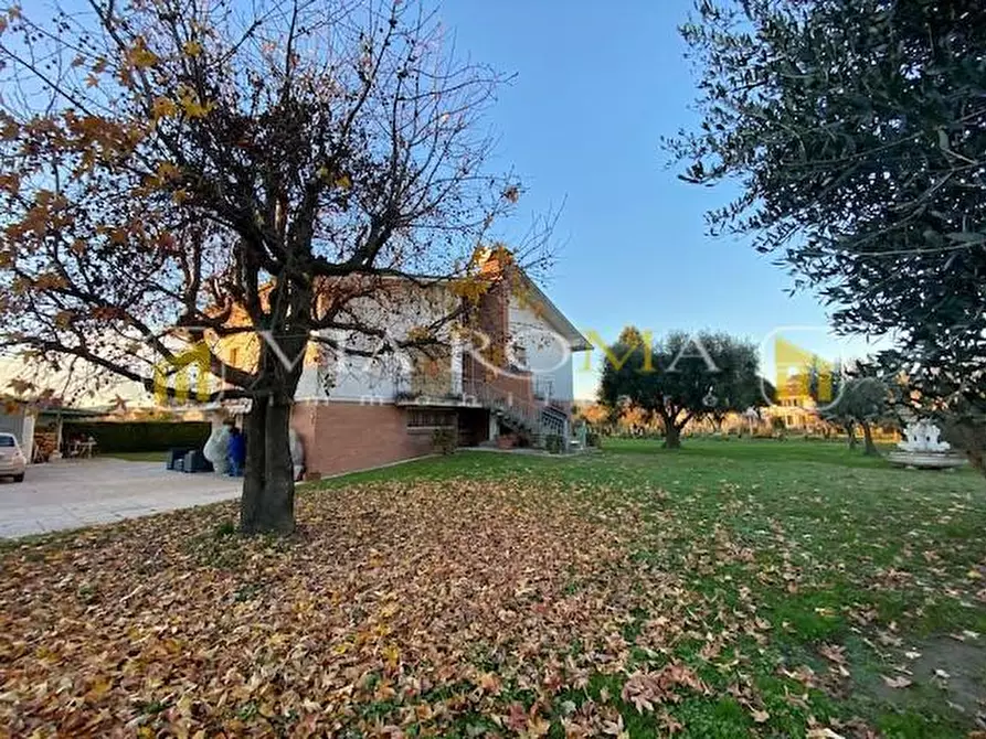 Immagine 33 di Villa in vendita  a Lucca