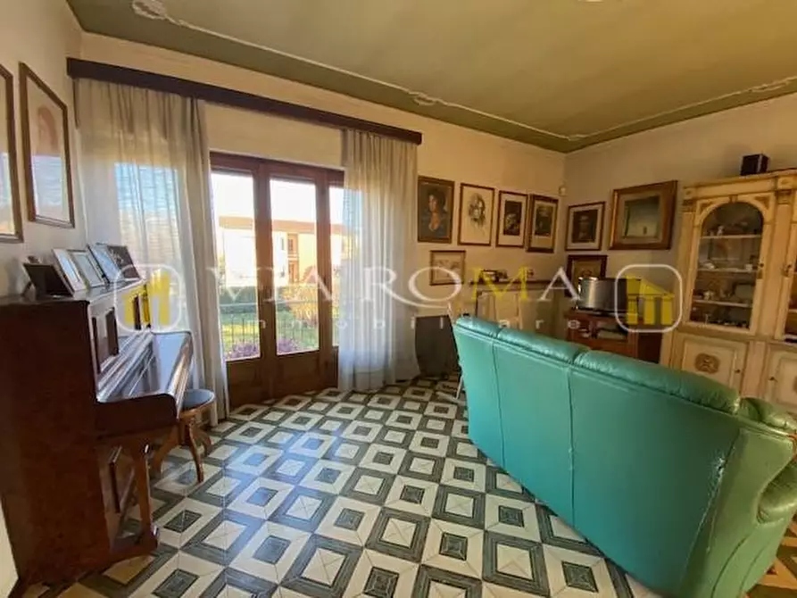 Immagine 1 di Villa in vendita  a Lucca