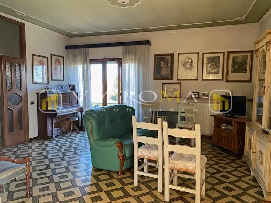 Immagine 13 di Villa in vendita  a Lucca