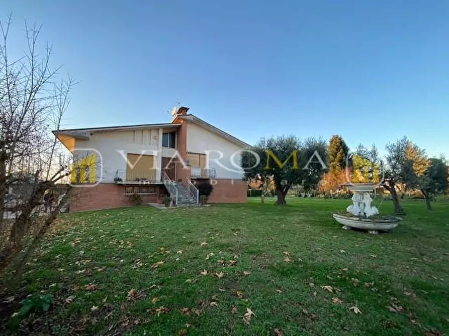 Immagine 34 di Villa in vendita  a Lucca