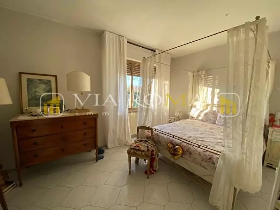 Immagine 17 di Villa in vendita  a Lucca