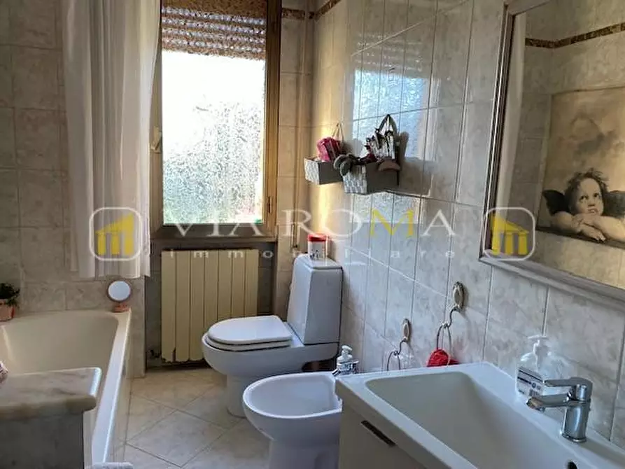 Immagine 16 di Villa in vendita  a Lucca