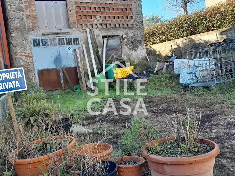 Immagine 1 di Deposito in vendita  a Porcari