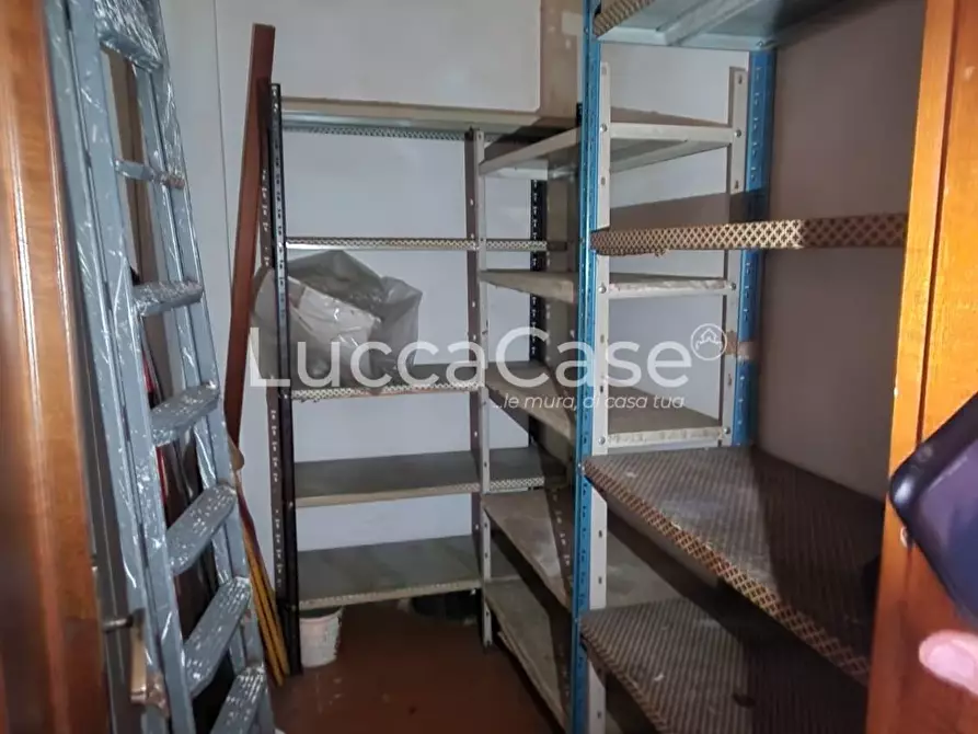 Immagine 14 di Appartamento in vendita  a Lucca