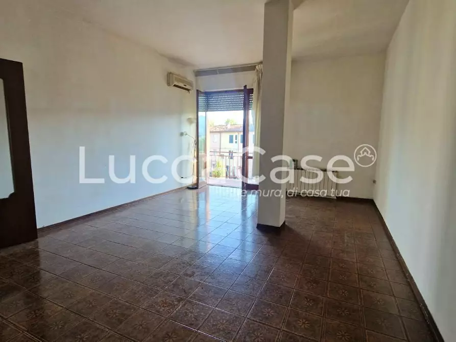 Immagine 4 di Appartamento in vendita  a Lucca