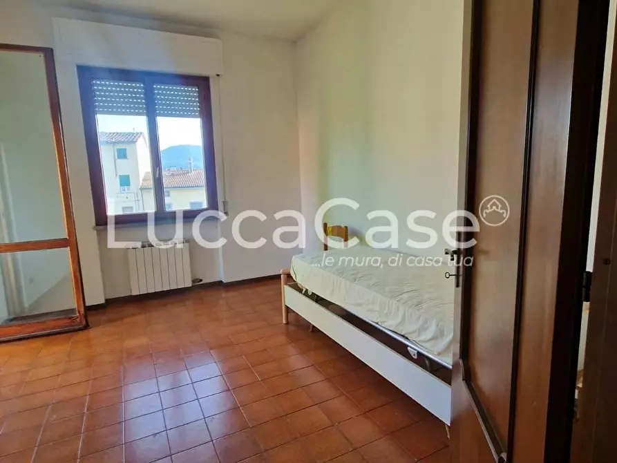 Immagine 11 di Appartamento in vendita  a Lucca