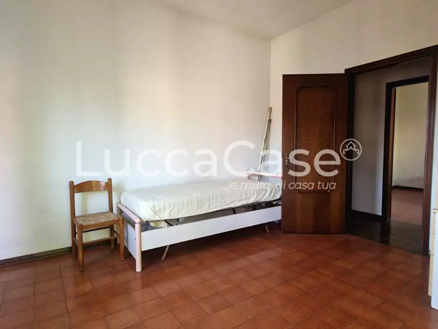 Immagine 10 di Appartamento in vendita  a Lucca