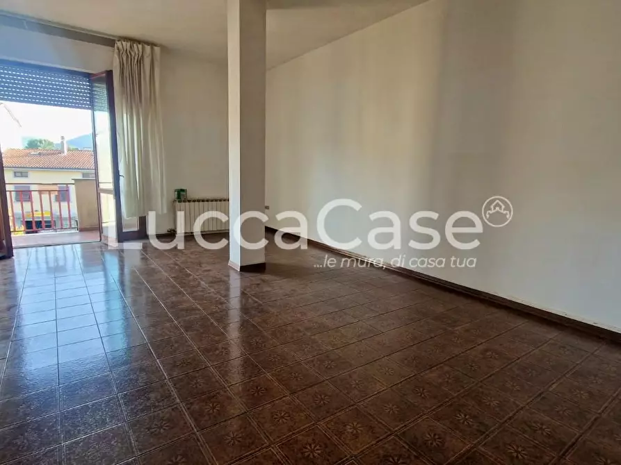 Immagine 5 di Appartamento in vendita  a Lucca