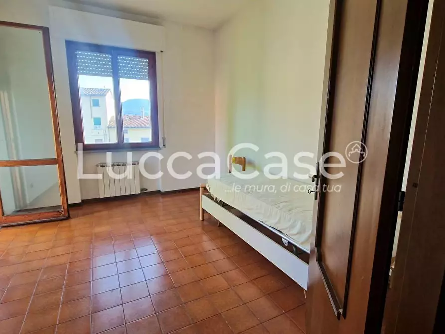 Immagine 9 di Appartamento in vendita  a Lucca