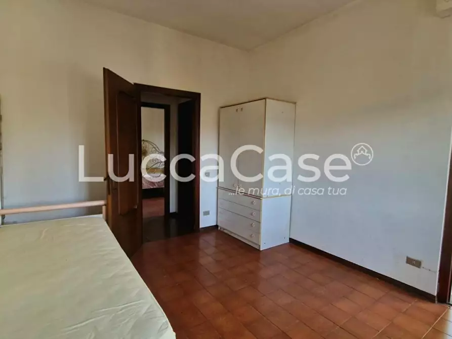 Immagine 13 di Appartamento in vendita  a Lucca