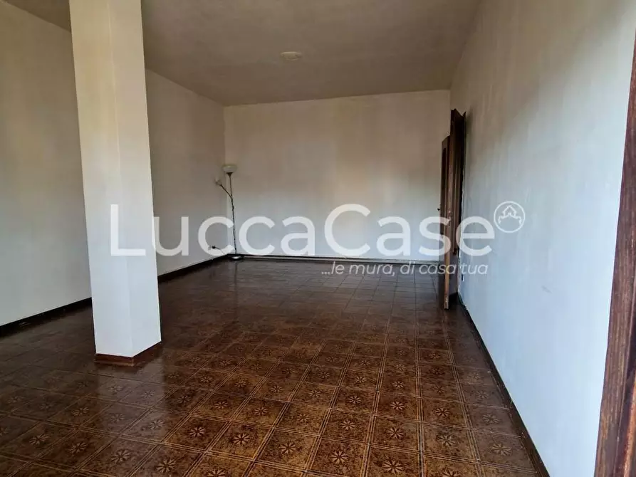 Immagine 3 di Appartamento in vendita  a Lucca