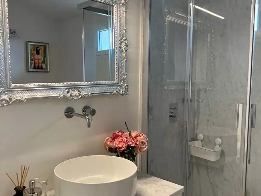 Immagine 46 di Appartamento in affitto  a Forte Dei Marmi