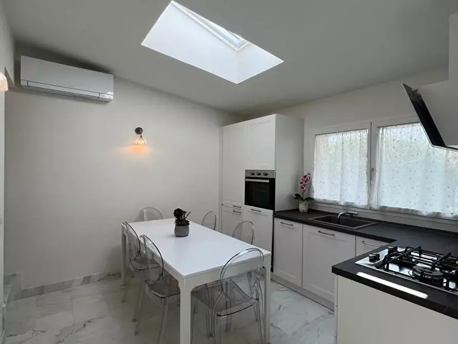 Immagine 31 di Appartamento in affitto  a Forte Dei Marmi