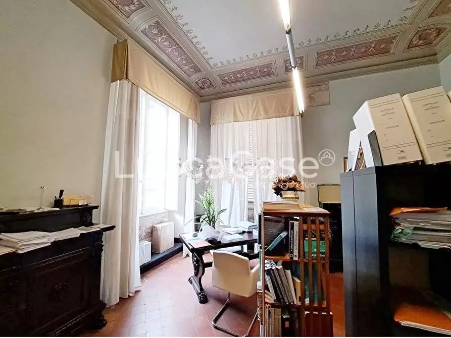 Immagine 5 di Ufficio in affitto  a Lucca