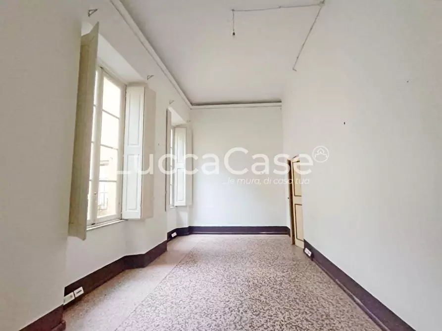 Immagine 8 di Ufficio in affitto  a Lucca