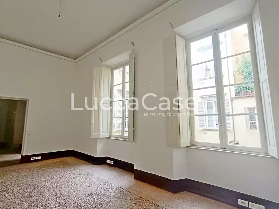 Immagine 6 di Ufficio in affitto  a Lucca