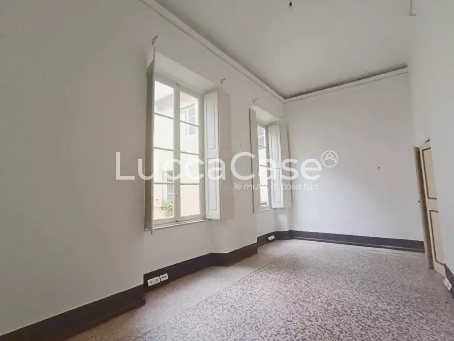 Immagine 7 di Ufficio in affitto  a Lucca