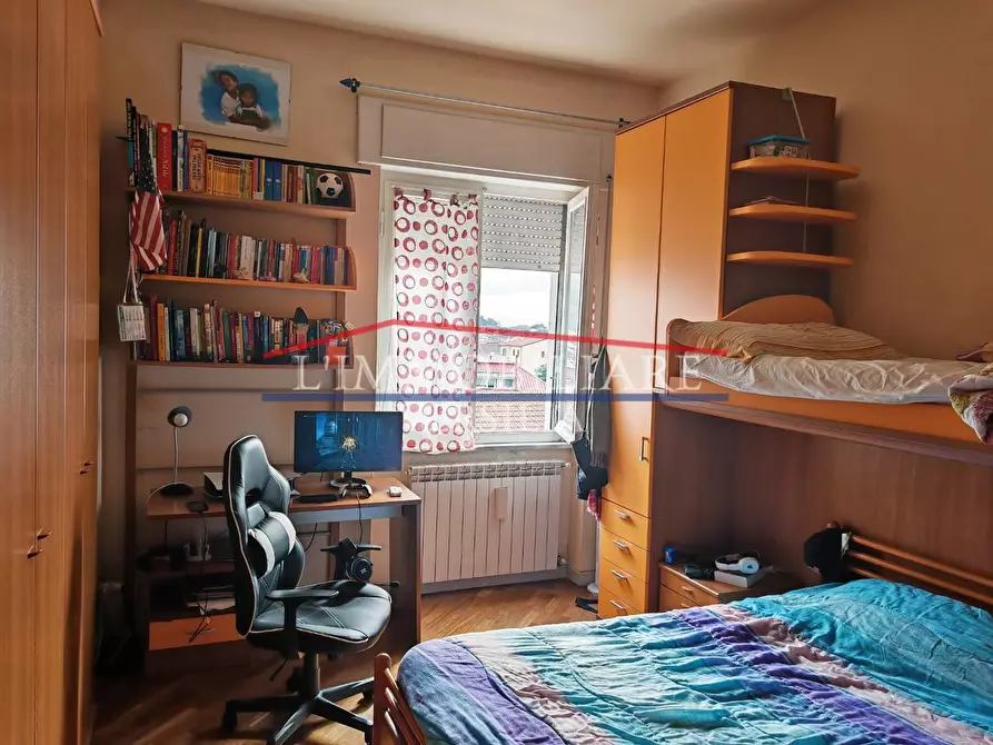 Immagine 11 di Appartamento in vendita  a Massa