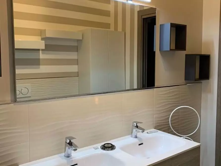 Immagine 15 di Appartamento in affitto  a Massa