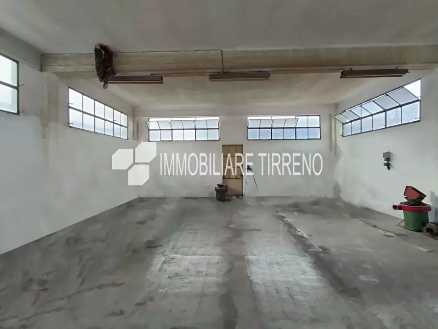 Immagine 4 di Attività artigianale in vendita  a Massa