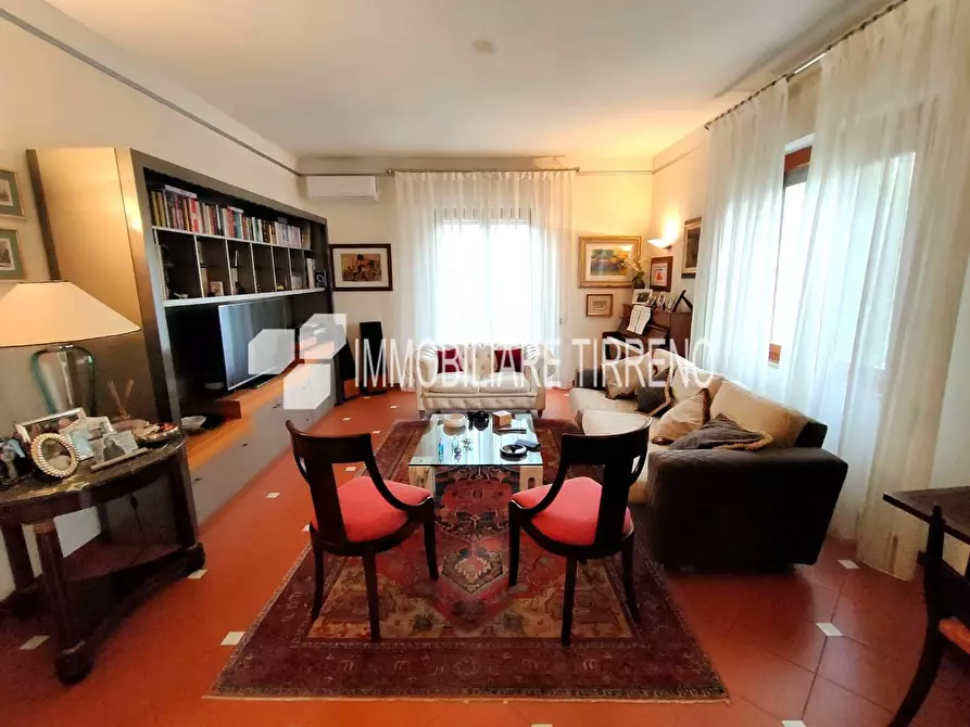 Immagine 2 di Casa indipendente in vendita  a Massa