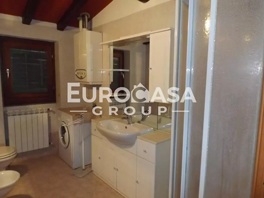 Immagine 6 di Appartamento in affitto  a Lucca