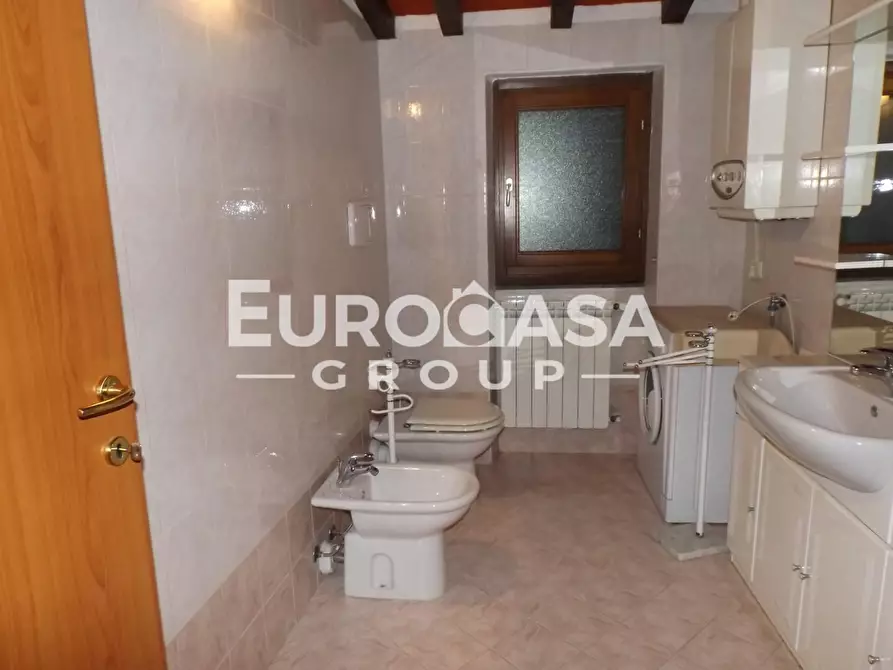 Immagine 7 di Appartamento in affitto  a Lucca