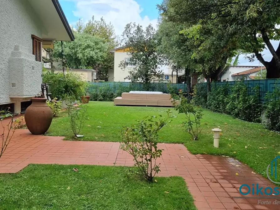 Immagine 40 di Villa in affitto  a Forte Dei Marmi