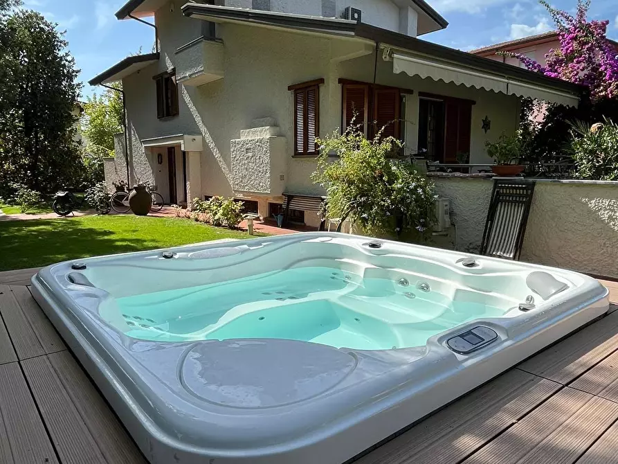 Immagine 45 di Villa in affitto  a Forte Dei Marmi