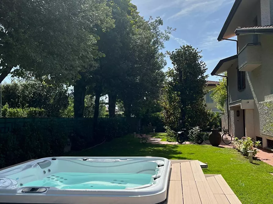 Immagine 35 di Villa in affitto  a Forte Dei Marmi