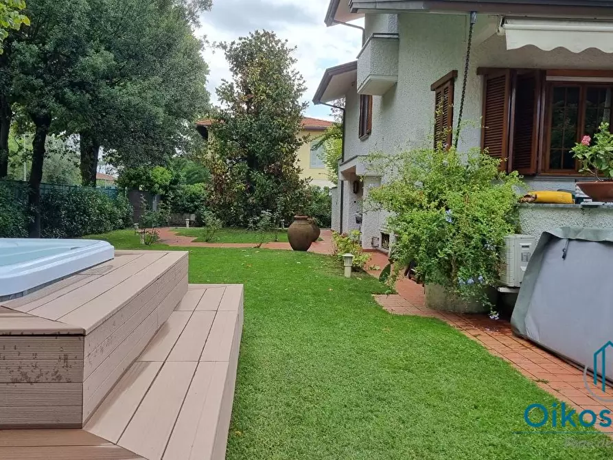 Immagine 29 di Villa in affitto  a Forte Dei Marmi
