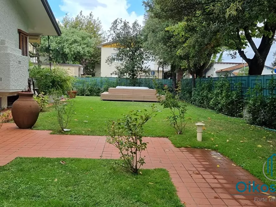 Immagine 22 di Villa in affitto  a Forte Dei Marmi