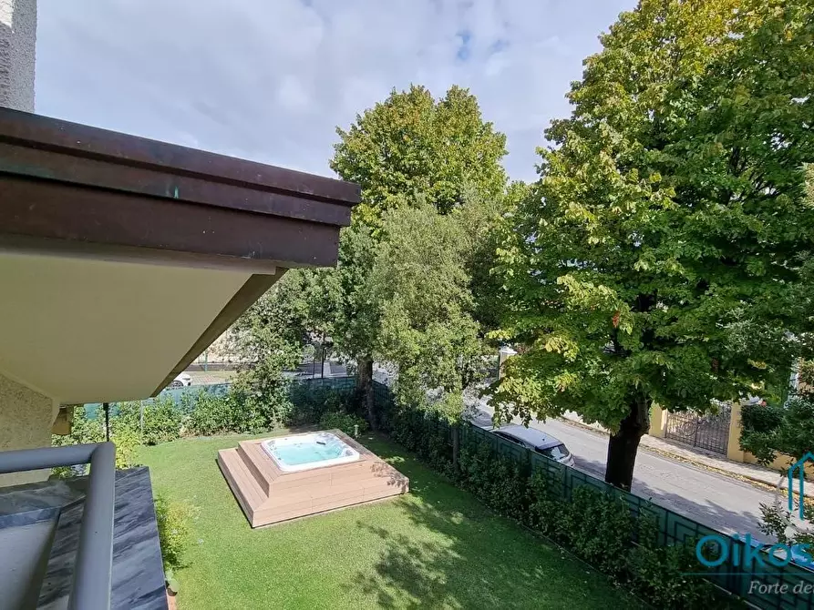 Immagine 2 di Villa in affitto  a Forte Dei Marmi