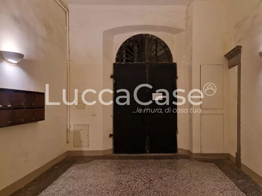 Immagine 11 di Appartamento in vendita  a Lucca