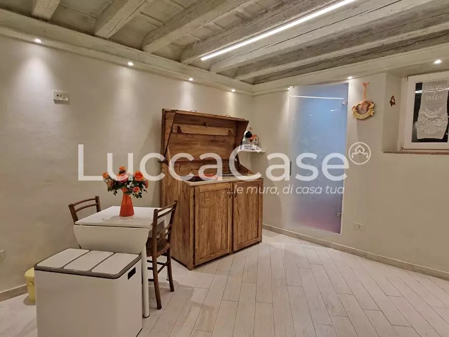 Immagine 3 di Appartamento in vendita  a Lucca