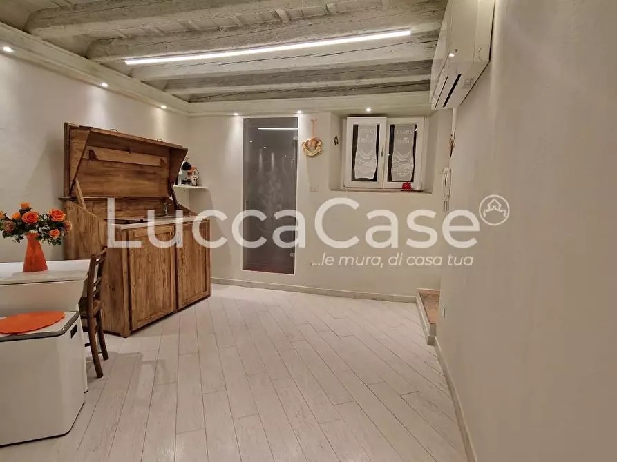 Immagine 4 di Appartamento in vendita  a Lucca