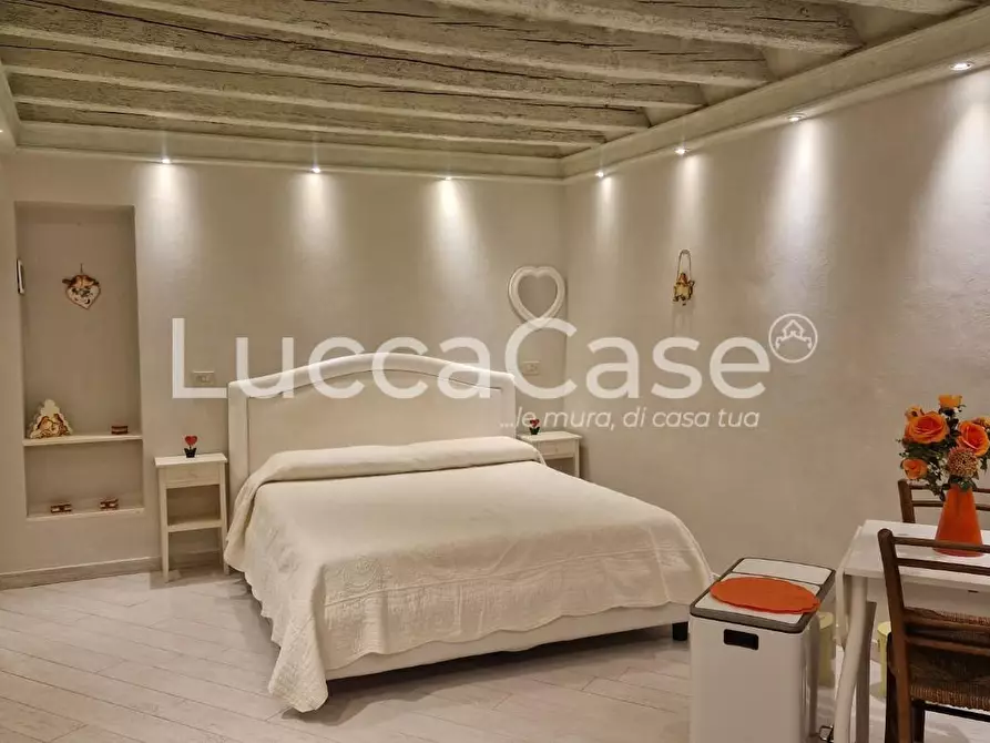 Immagine 5 di Appartamento in vendita  a Lucca