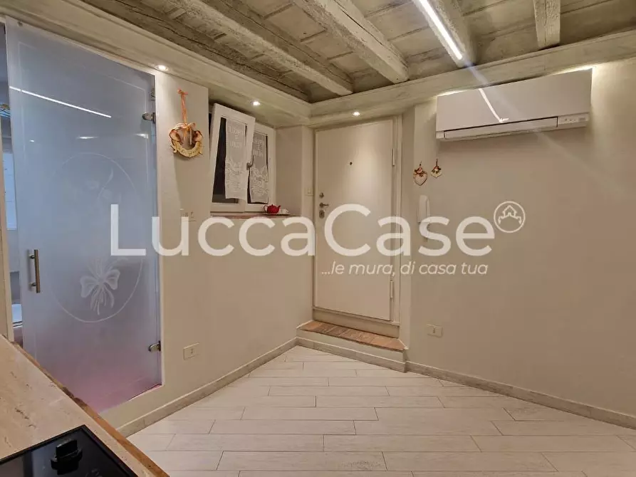 Immagine 8 di Appartamento in vendita  a Lucca