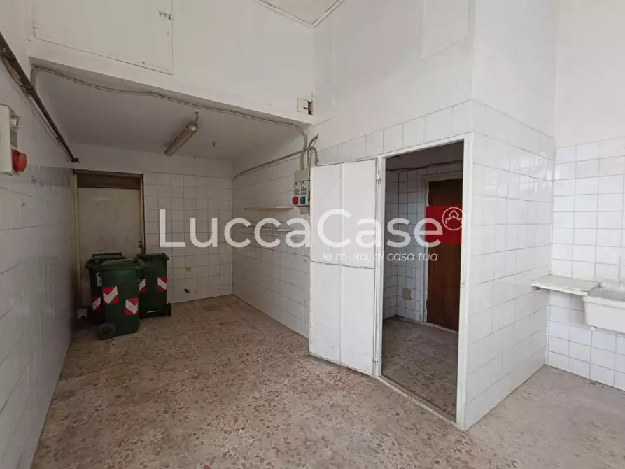 Immagine 6 di Laboratorio in affitto  a Lucca