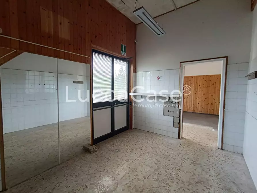 Immagine 10 di Laboratorio in affitto  a Lucca