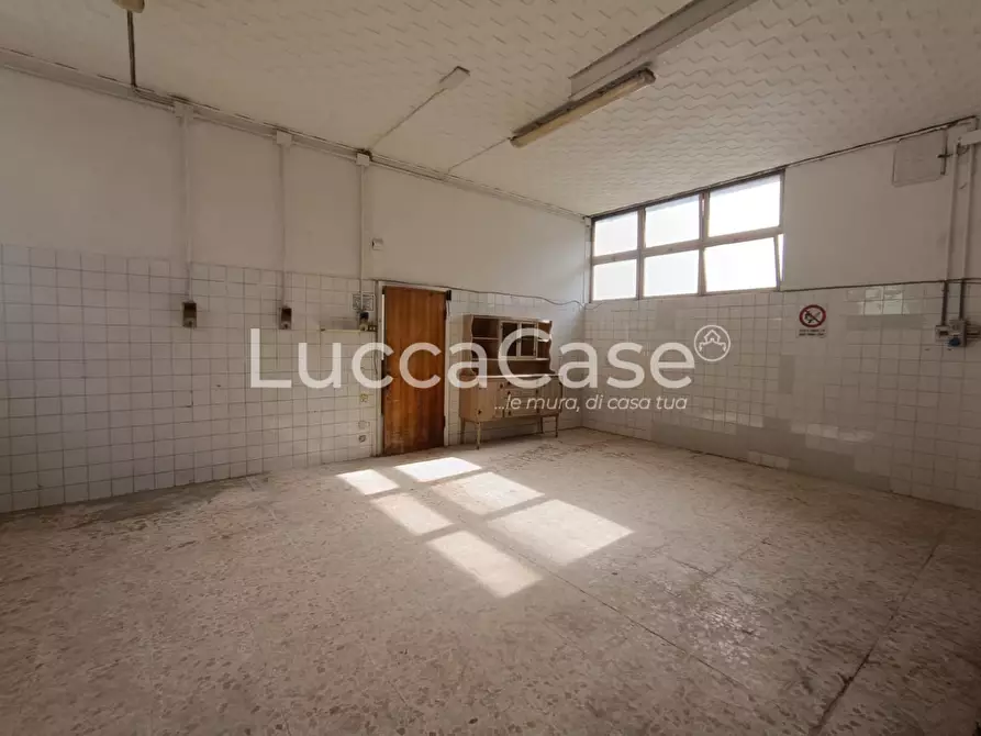 Immagine 4 di Laboratorio in affitto  a Lucca
