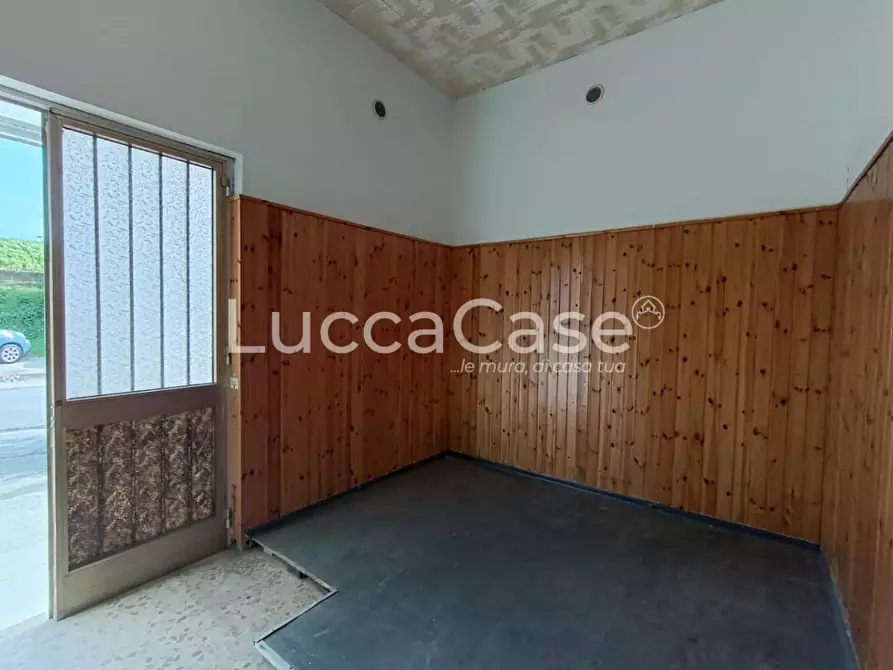 Immagine 7 di Laboratorio in affitto  a Lucca