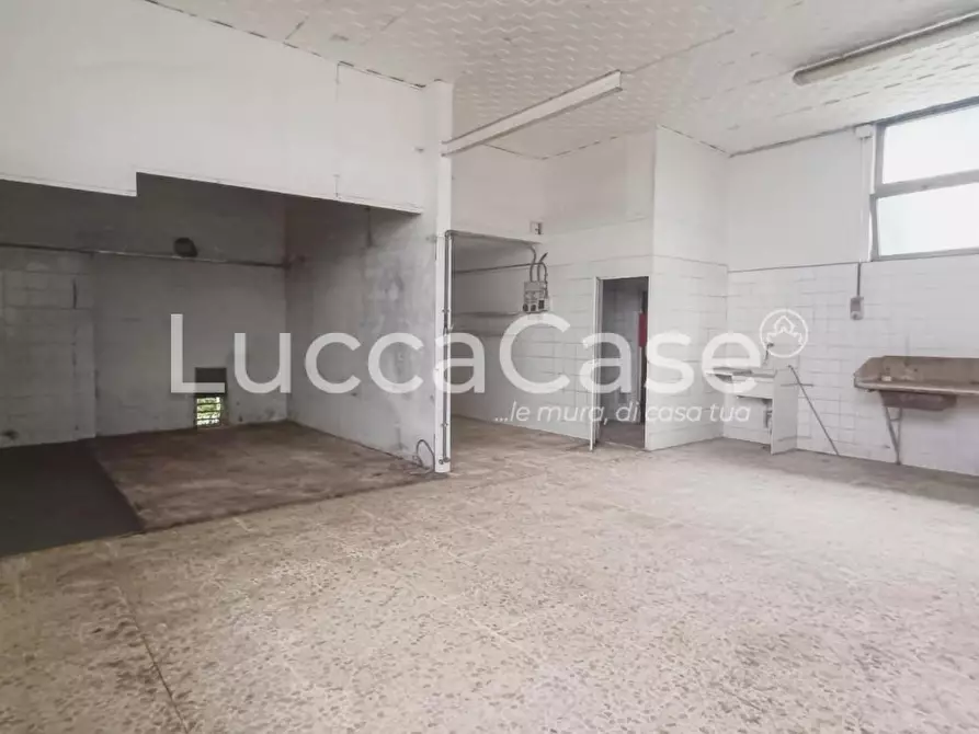 Immagine 2 di Laboratorio in affitto  a Lucca