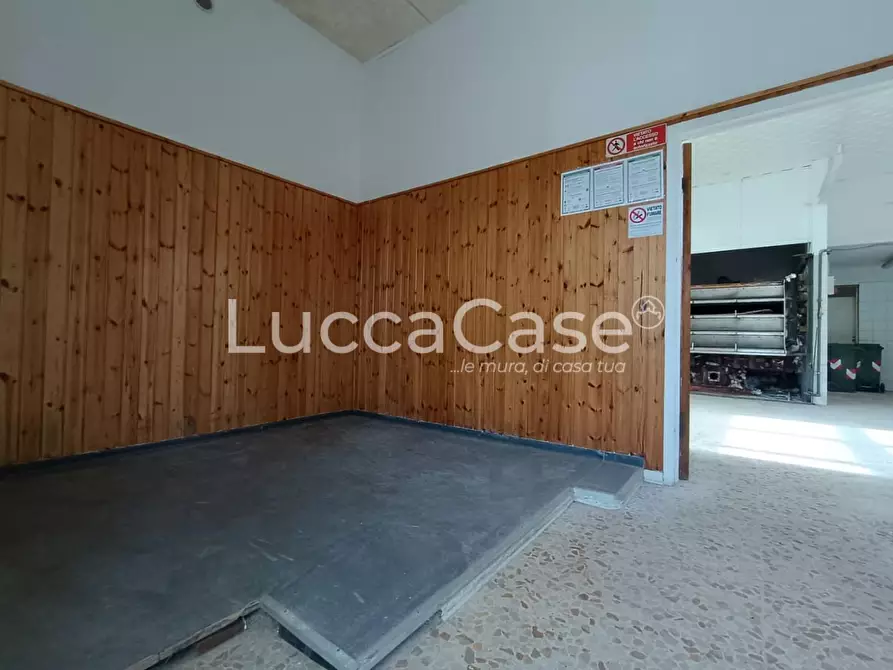 Immagine 8 di Laboratorio in affitto  a Lucca