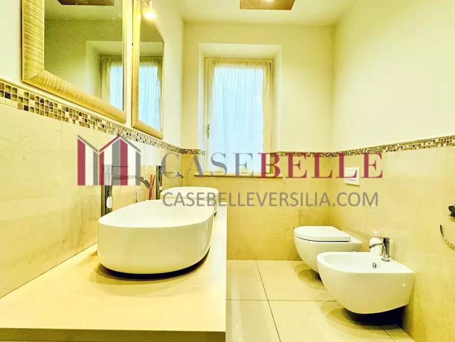 Immagine 18 di Casa semindipendente in affitto  a Camaiore