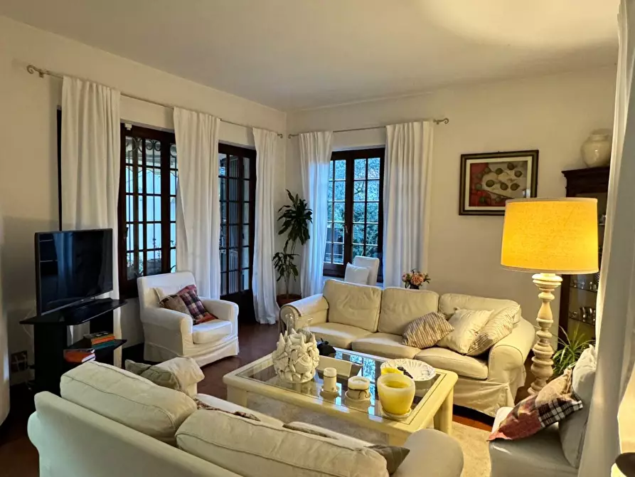 Immagine 1 di Villa in affitto  a Forte Dei Marmi